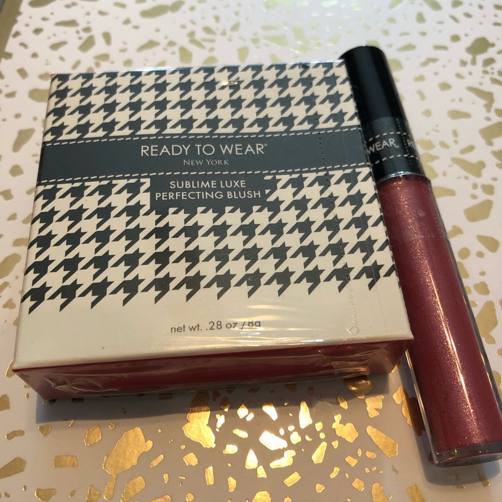 NEW SEALED READY TO WEAR BLUSH/LIPGLOSS
